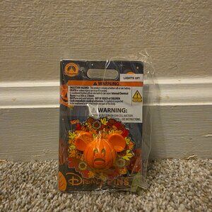NEW Mickey Halloween Light Up Pin